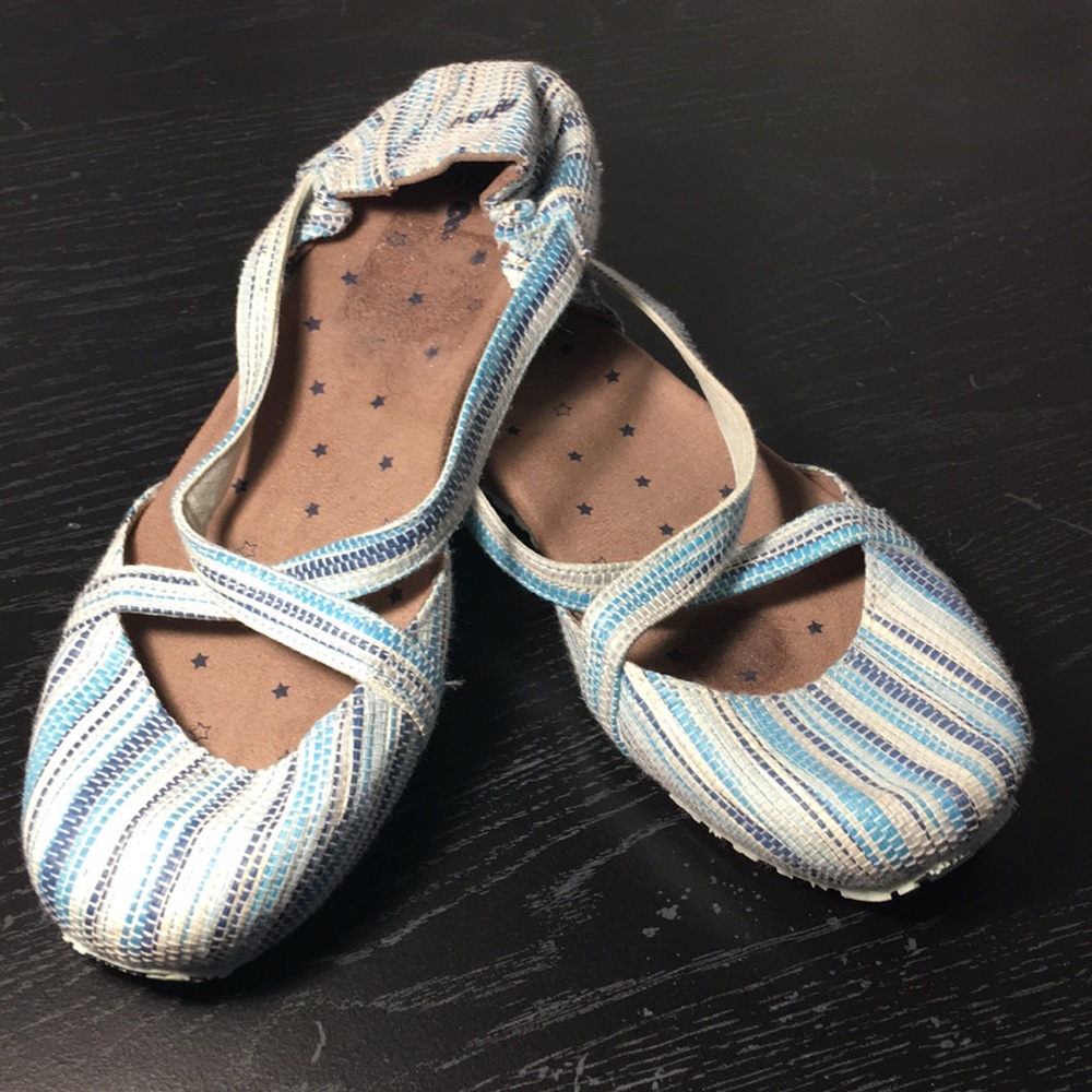 Ahnu yoga slip-on multi color canvas